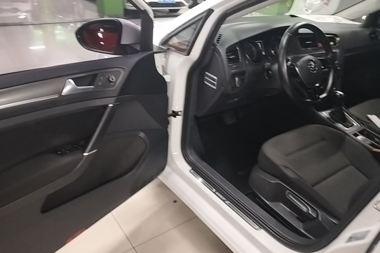 Volkswagen Golf 2016 car image #16