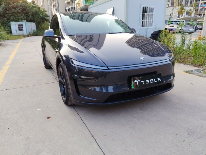 Tesla Model Y 2025 #3 Tesla Model Y 2025 car image #3