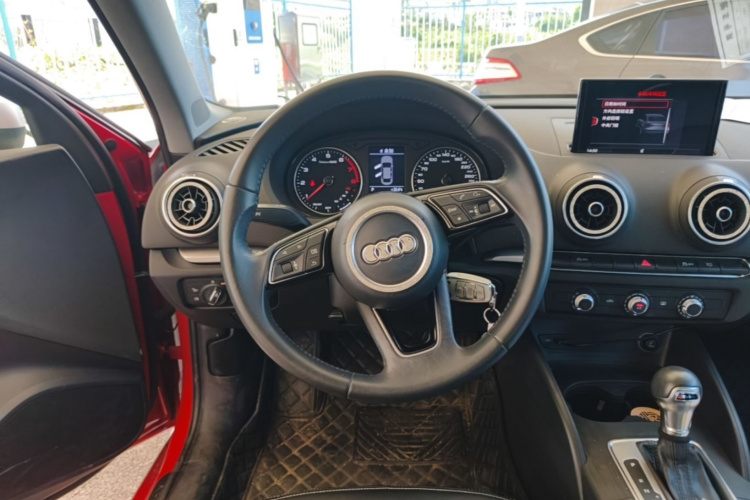 Audi A3 2019 immagine di auto #11