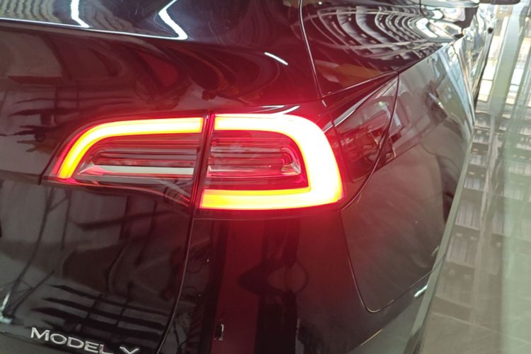Tesla Model Y 2022 car image #8