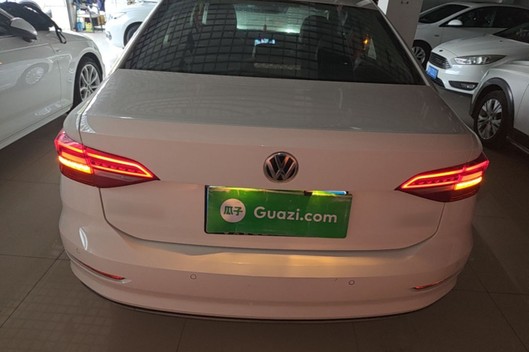Volkswagen Lavida 2019 car image #6
