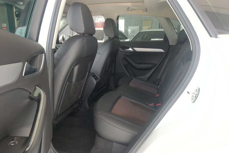 Audi Q3 2019 car image #11