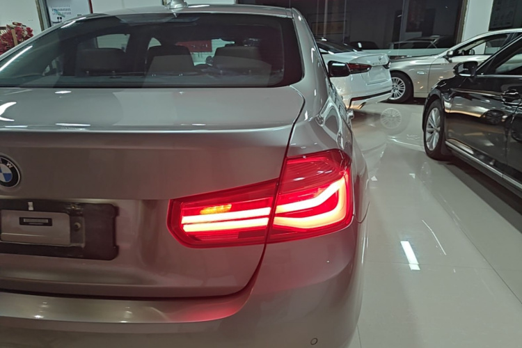 BMW 3 Series 2017 #8 BMW 3 Series 2017 car image #8