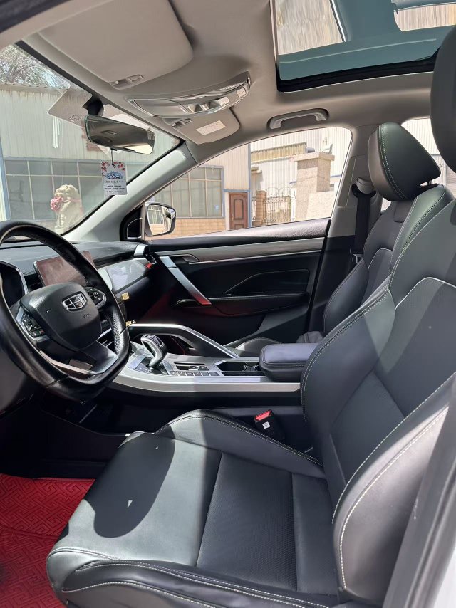 GEELY Coolray 2019 image de voiture #4
