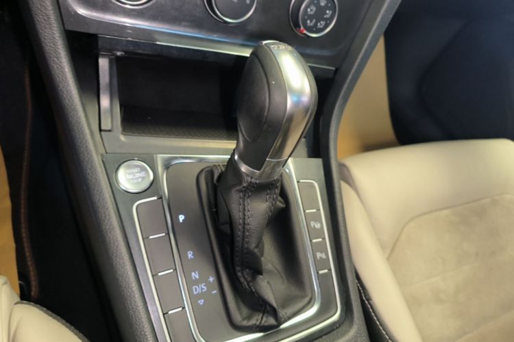 Volkswagen Golf 2017 car image #14