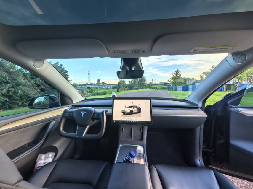 Tesla Model Y 2022 car image #6