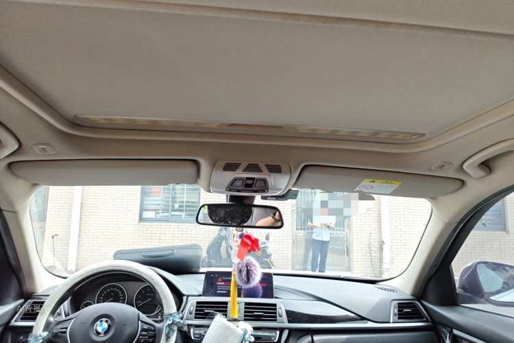 BMW 3 Series 2019 car image #20