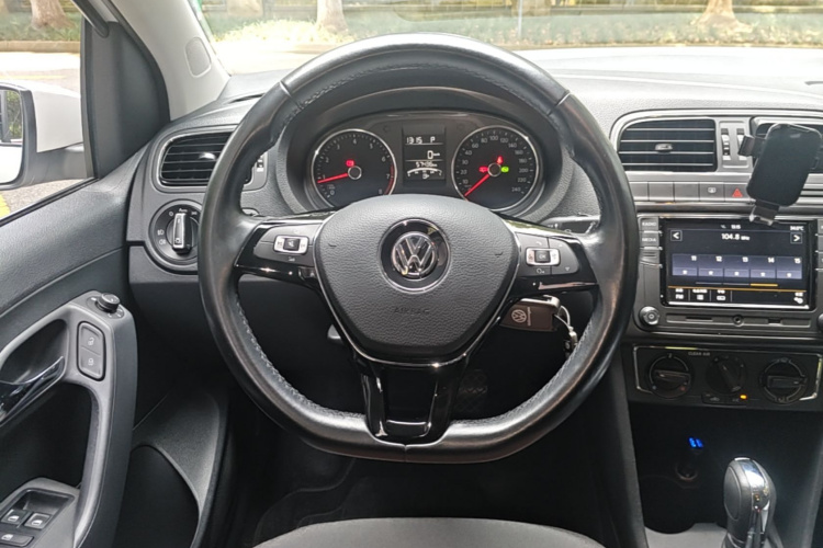 Volkswagen Polo 2017 #11 Volkswagen Polo 2017 car image #11