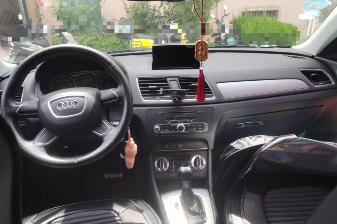 Audi Q3 2014 car image #21