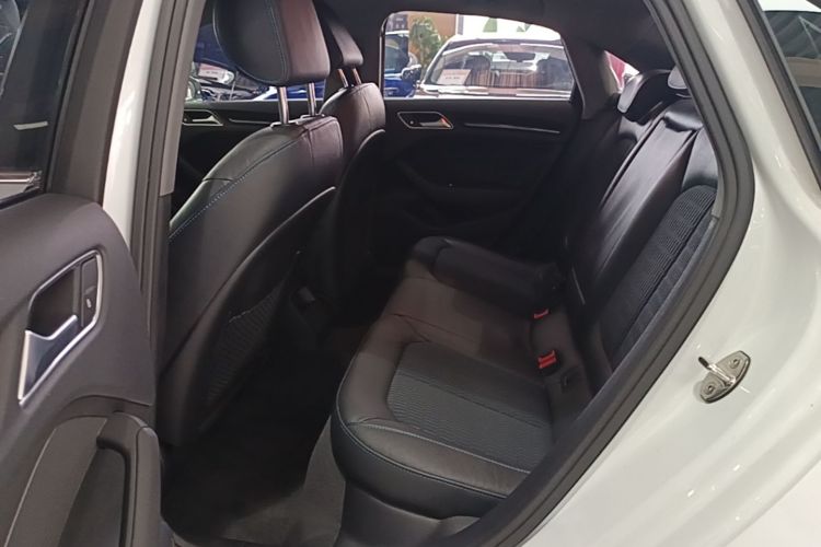 Audi A3 2018 car image #17