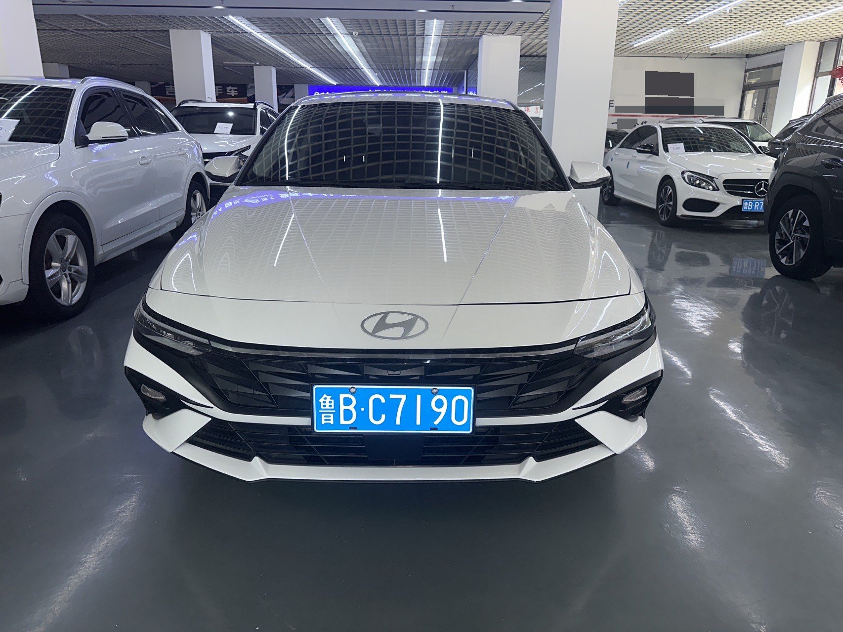Hyundai Elantra 2024 car image #2