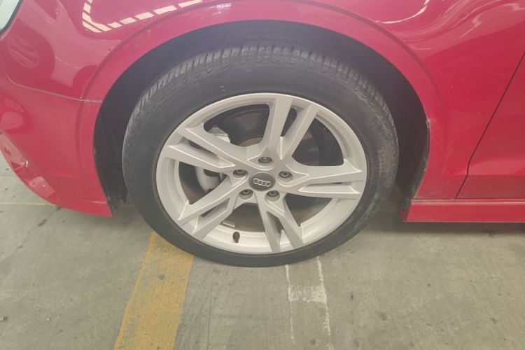 Audi A3 2018 car image #9