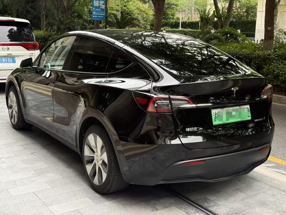 Tesla Model Y 2023 car image #4
