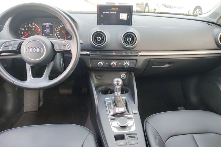 Audi A3 2018 immagine di auto #10