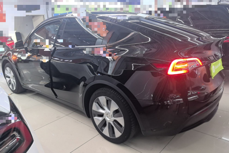 Tesla Model Y 2023 #5 Tesla Model Y 2023 car image #5