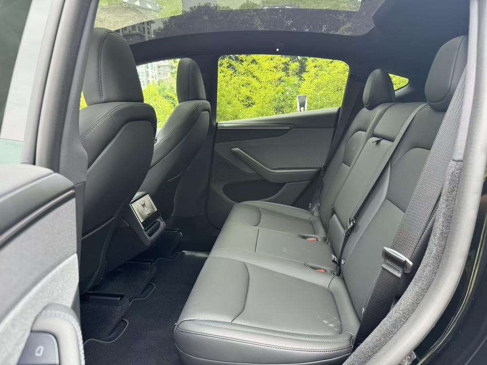 Tesla Model Y 2026 #17 Tesla Model Y 2026 car image #17