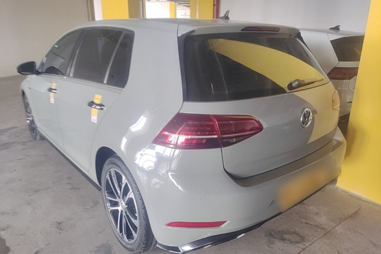 Volkswagen Golf 2020 car image #5