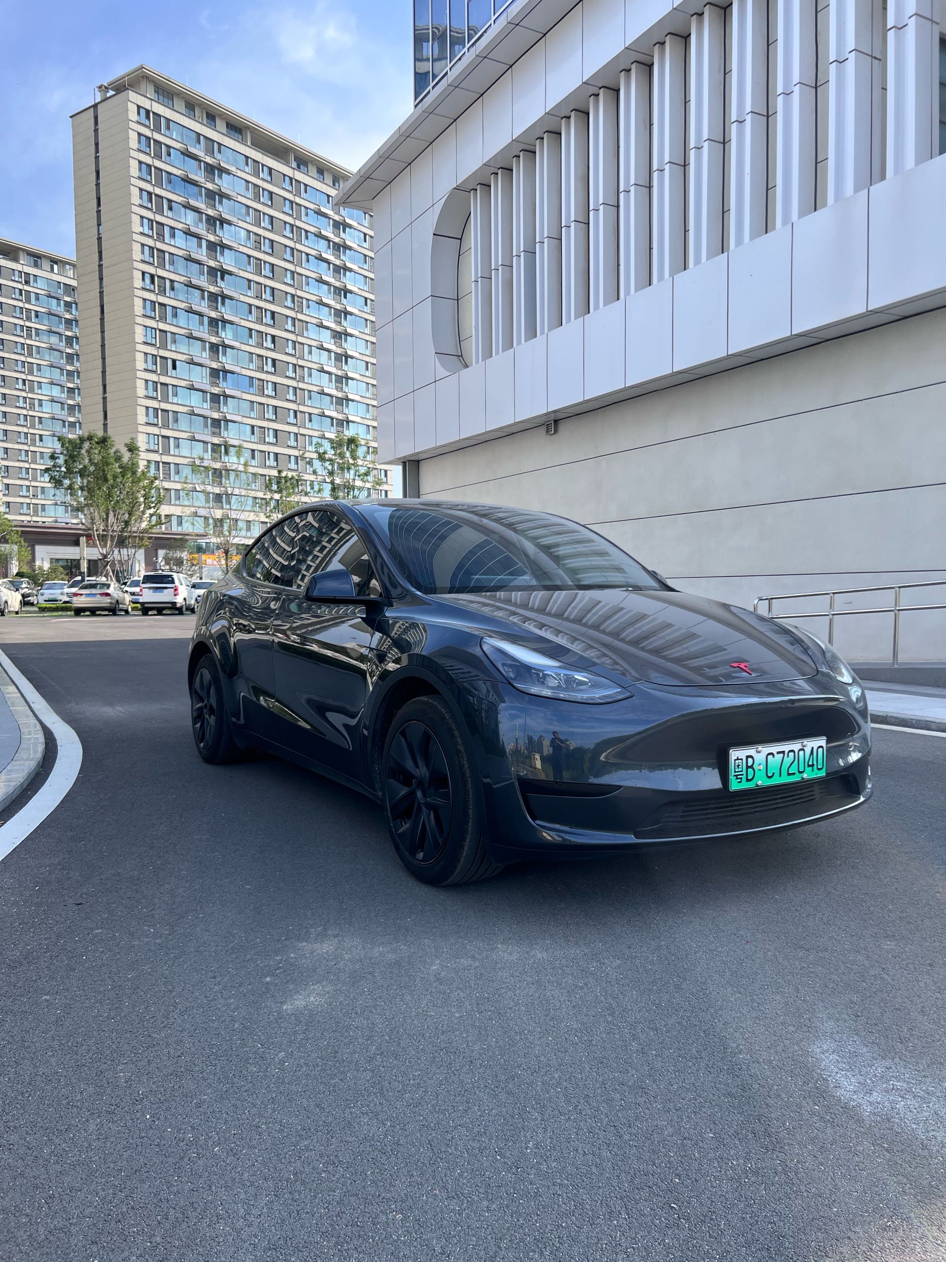 Tesla Model Y 2024 imagem de carro #2