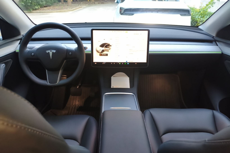 Tesla Model Y 2024 #10 Tesla Model Y 2024 car image #10