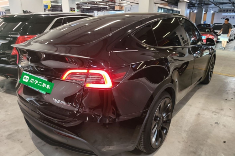 Tesla Model Y 2023 #5 Tesla Model Y 2023 car image #5