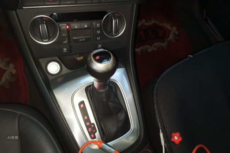 Audi Q3 2016 car image #16