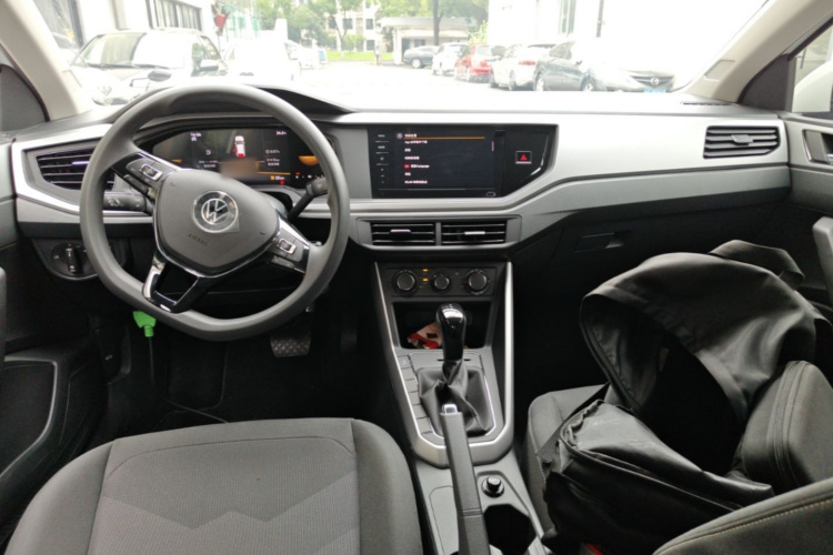 Volkswagen Polo 2022 car image #10