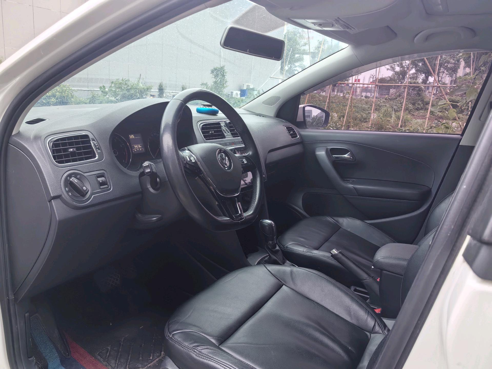 Volkswagen Polo 2017 car image #2