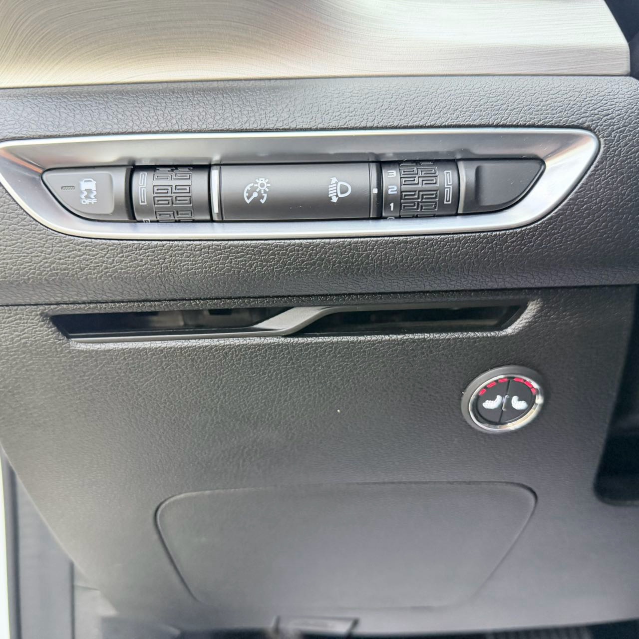 GEELY Coolray 2023 car image #11