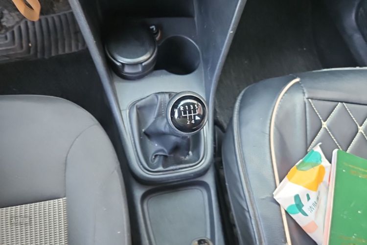 Volkswagen Polo 2014 car image #16