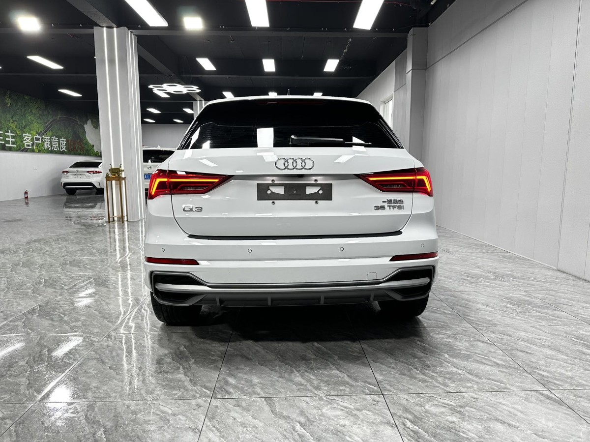 Audi Q3 2022 car image #8