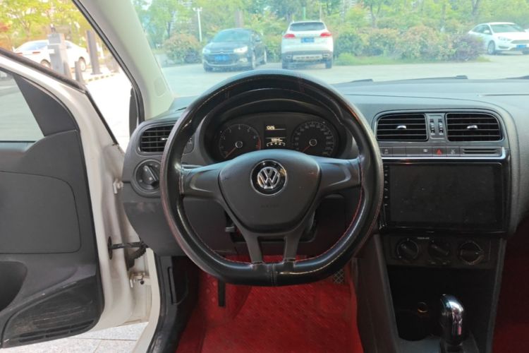 Volkswagen Polo 2019 car image #11