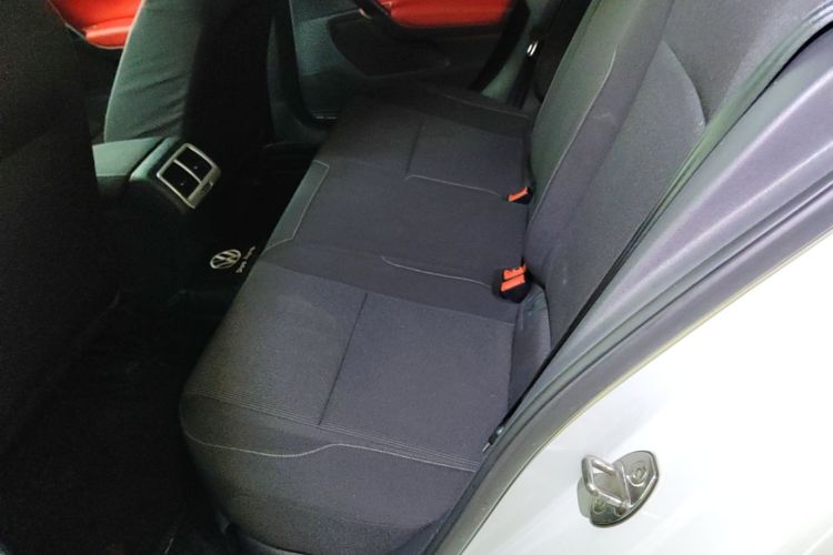 Volkswagen Golf 2015 car image #17