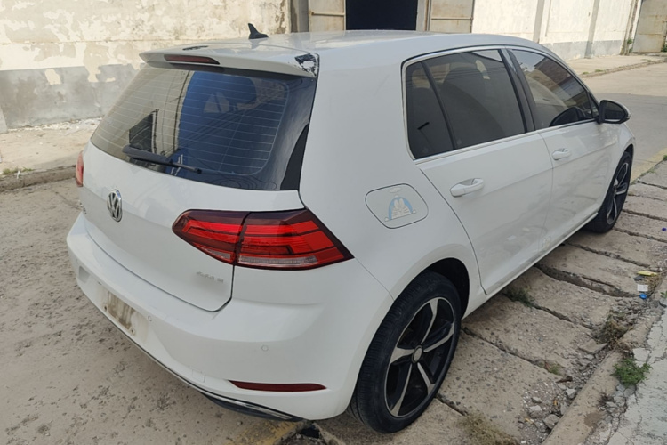 Volkswagen Golf 2018 car image #7