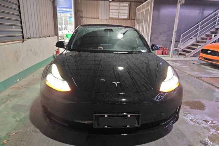 Tesla Model 3 2023 car image #3