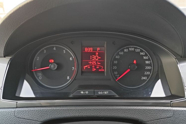 Volkswagen Santana 2018 car image #12