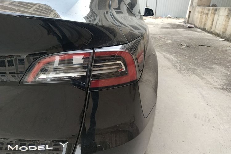 Tesla Model Y 2023 #8 Tesla Model Y 2023 car image #8