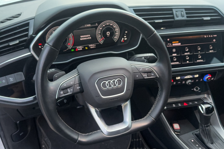 Audi Q3 2022 car image #12