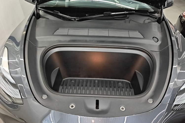 Tesla Model Y 2024 #20 Tesla Model Y 2024 car image #20