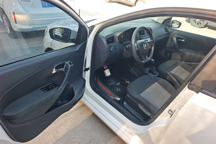 Volkswagen Polo 2017 car image #16