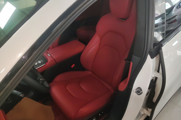 MI SU7 2025 immagine di auto #19