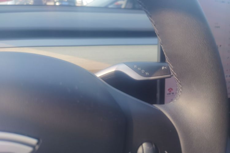 Tesla Model Y 2023 car image #14