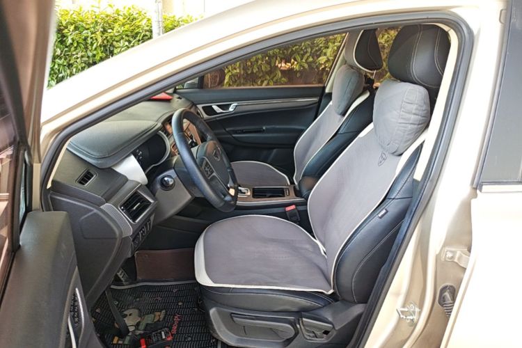 GEELY Emgrand GS 2016 car image #15