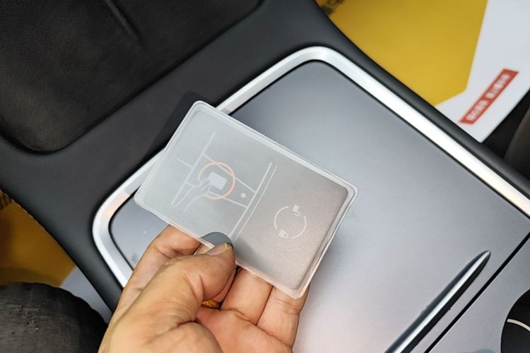Tesla Model 3 2022 car image #14