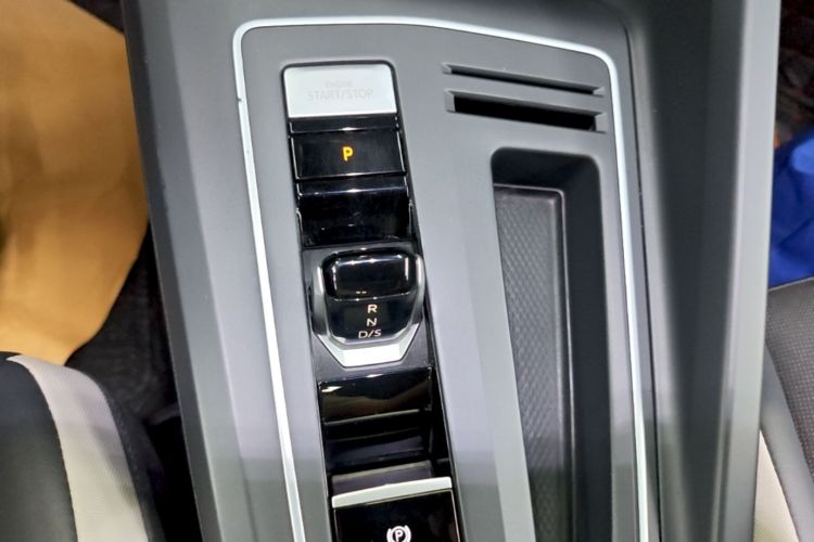 Volkswagen Golf 2021 car image #14