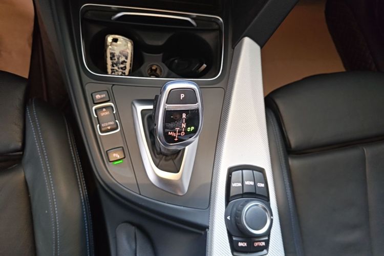 BMW 3 Series 2018 #14 BMW 3 Series 2018 imagen de coche #14