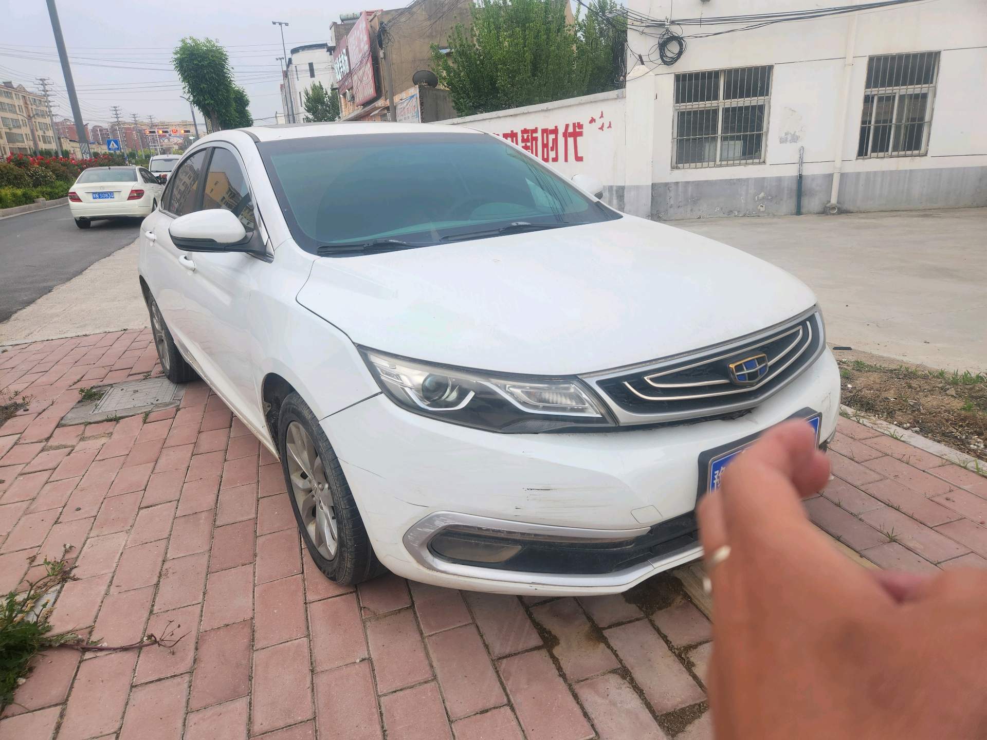 GEELY Emgrand 2017 car image #2