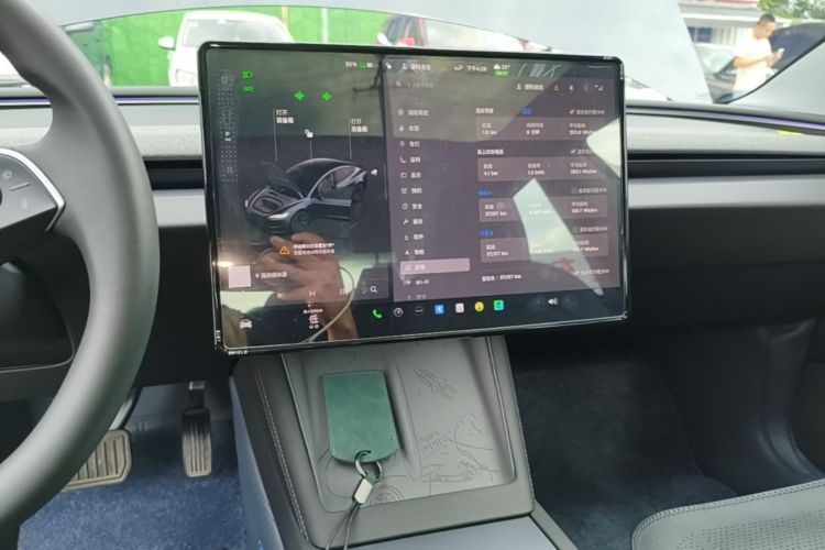 Tesla Model 3 2025 car image #13