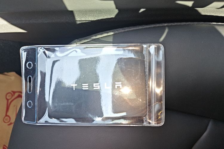 Tesla Model Y 2022 car image #9