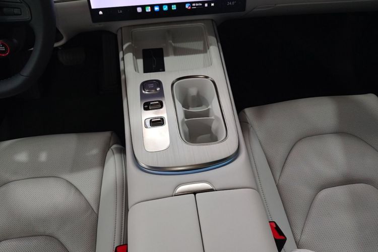 MI SU7 2025 car image #14