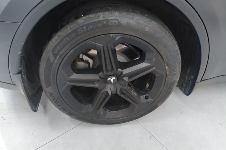 Tesla Model Y 2025 #10 Tesla Model Y 2025 car image #10